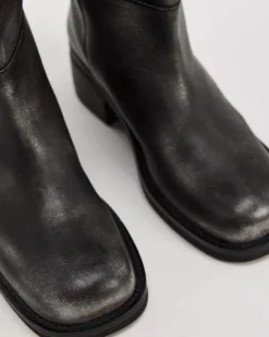 Dana Distressed Pull-On Boot - Black Leather