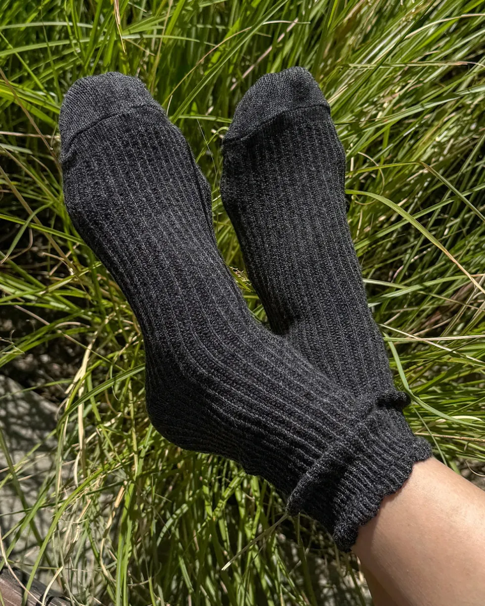 Linen Scallop Socks - Charcoal