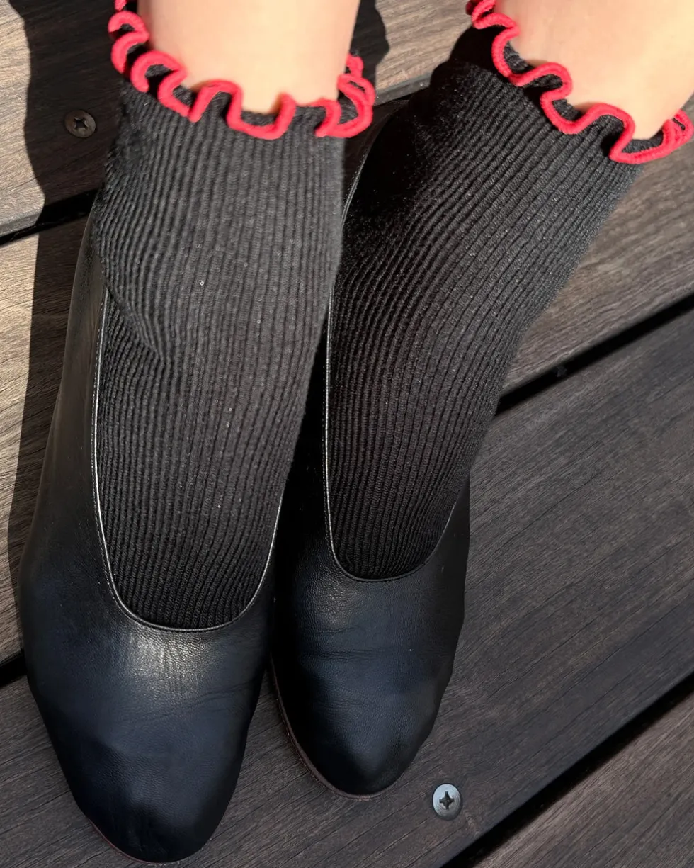The Petite Ruffled Modal Socks - Black + Red